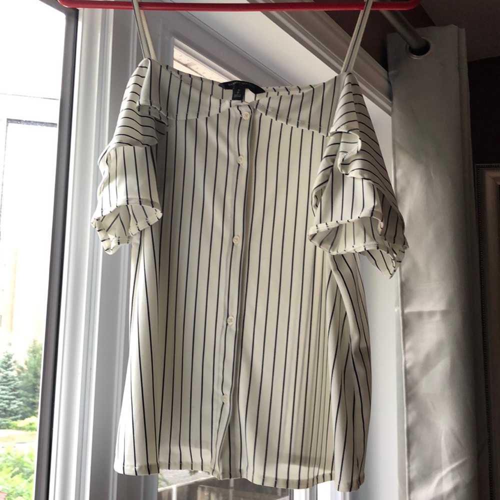 Lightweight, beautiful off the shoulder shirt